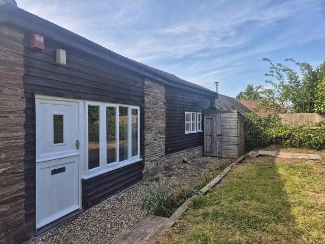 Bungalow for rent in Sandpits, Isle Of Man