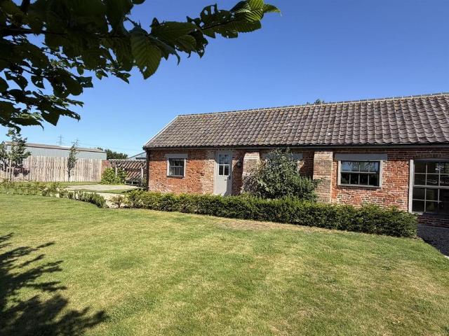 Bungalow for rent in Friston, Eastbridge