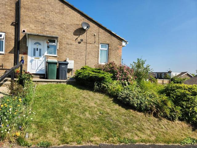 Bungalow for rent in Wilsden, West Yorkshire