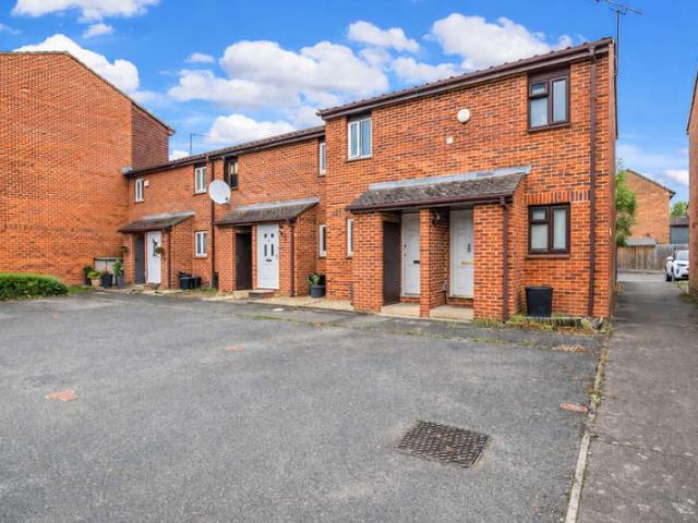 Cottage for sale in Cowley, Greater London