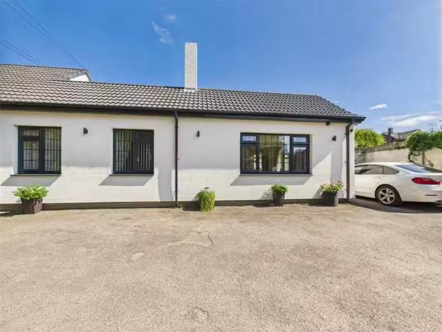 House for rent in Calderstones