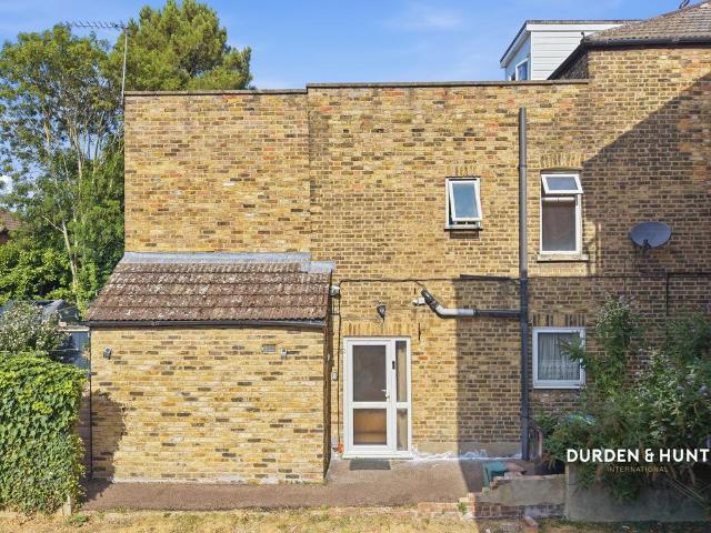 House for sale in Ponders End, Greater London