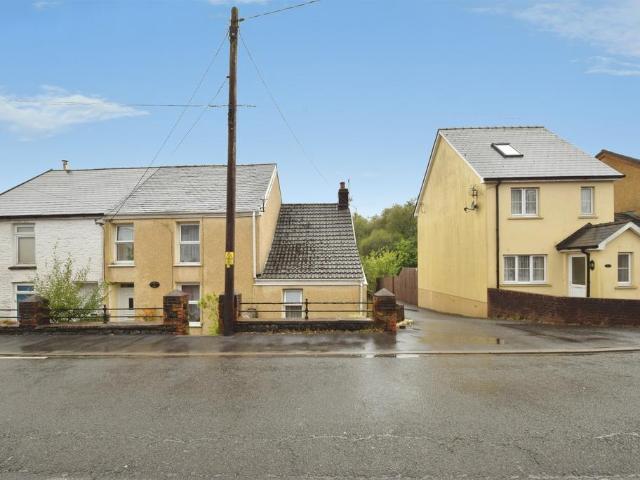 House for sale in Llannon, Cefneithin