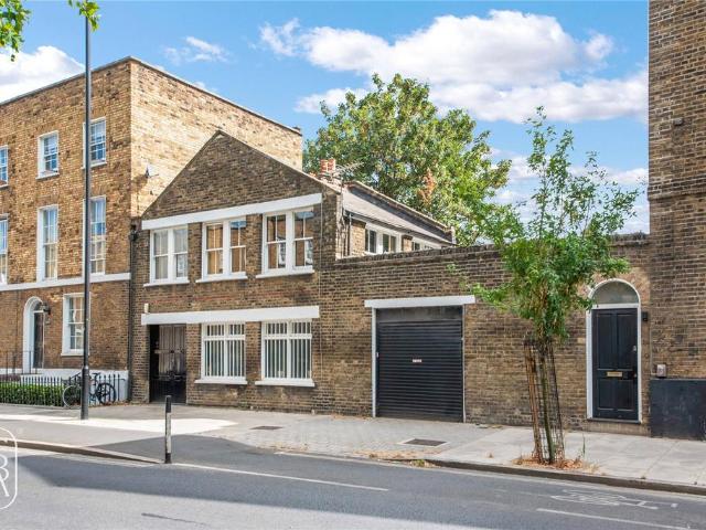 House for sale in Haggerston, Greater London