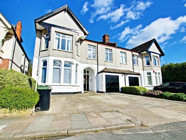 Flat for sale in Bromley Park, Greater London