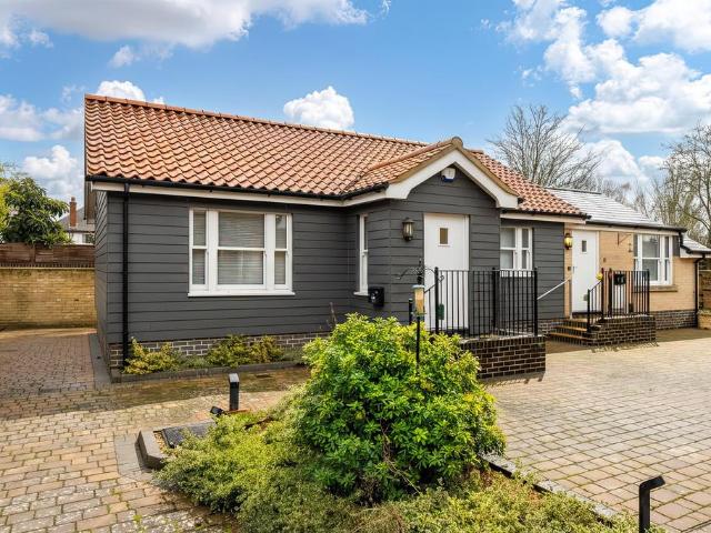 Bungalow for sale in St. Ives, Huntingdon