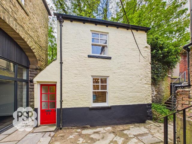 House for sale in Buxworth, Charlesworth