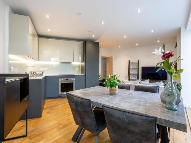 House for sale in Stratford Marsh, Greater London