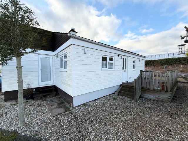 Park Home for sale in Lower End, Totternhoe