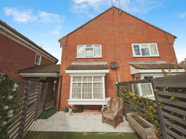 House for sale in Spring Park, Luton