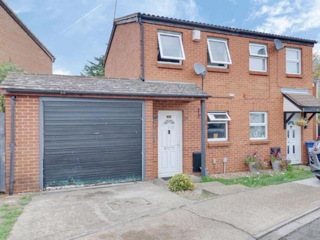House for sale in Purfleet-on-Thames, Essex