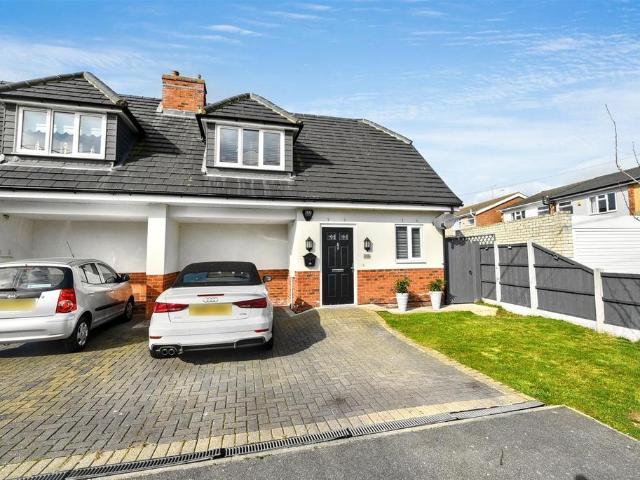 House for sale in Leigh Beck, Essex