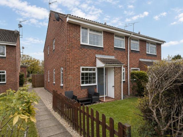 House for sale in Green Close, Warwickshire