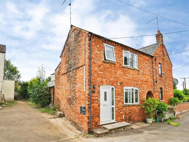 House for sale in Hackleton