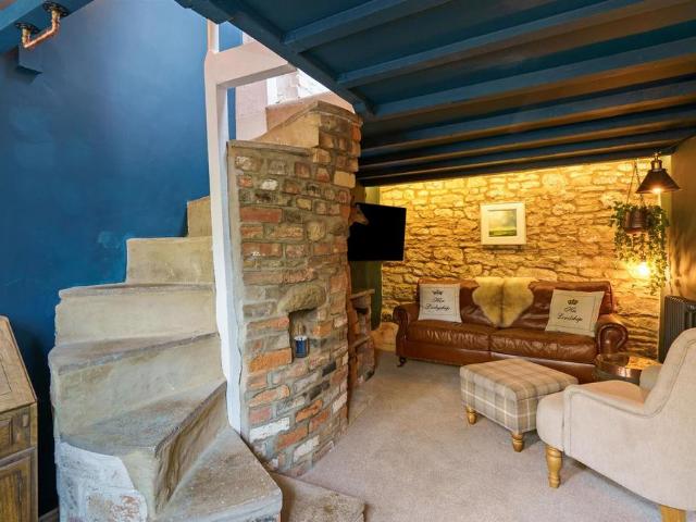 House for sale in Fossebridge, Gloucestershire