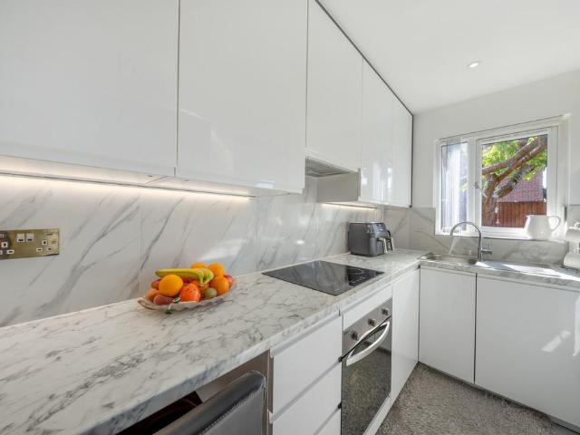 House for sale in Burnt Oak, Greater London