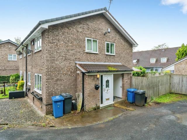 House for sale in Oakwood