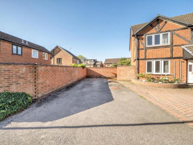 Farm for sale in Earley