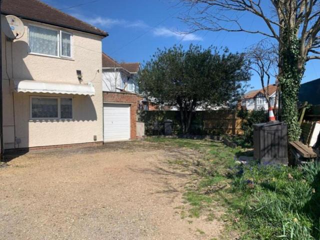 Semi Detached House for sale in Slough