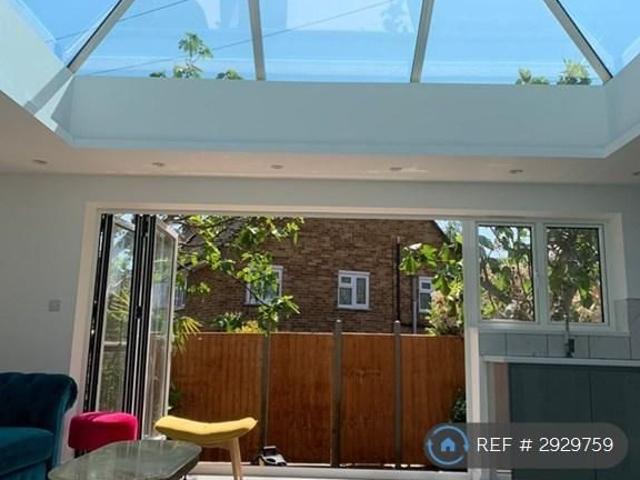 House for rent in Shacklewell, Greater London