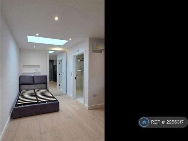 House for rent in Stoneleigh, Ewell