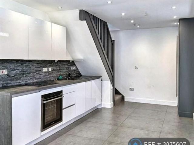 House for rent in Civic Centre, Falcon Lodge