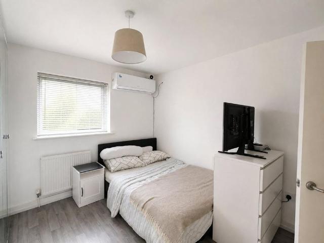 House for rent in Aldermaston Wharf, West Berkshire