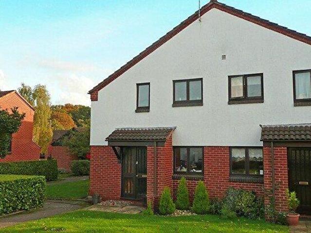 Apartment for rent in Woodloes Park, Green Close
