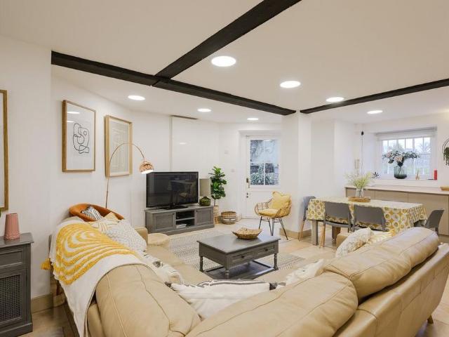 Apartment for rent in Hampton, Greater London