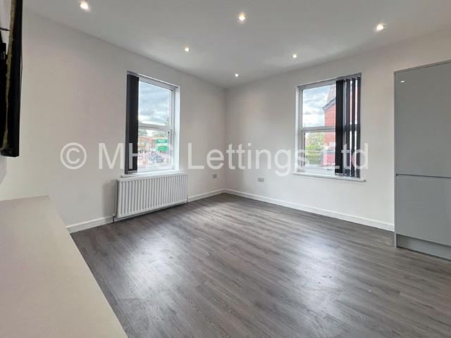 Room for rent in Hyde Park, West Yorkshire