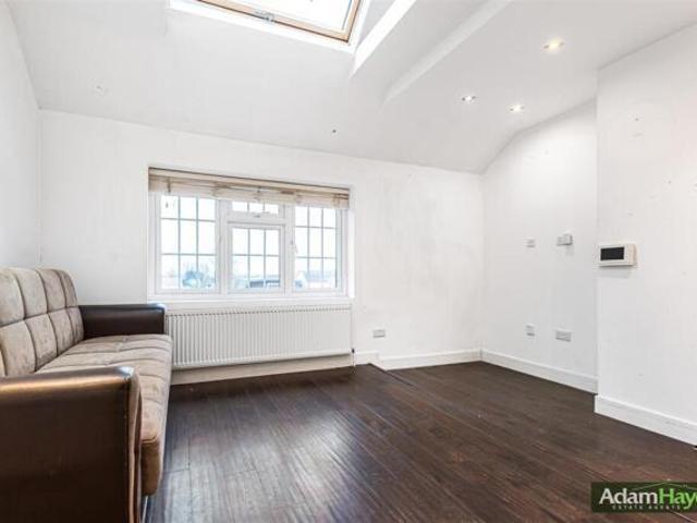 Room for sale in North Finchley, Isle Of Man