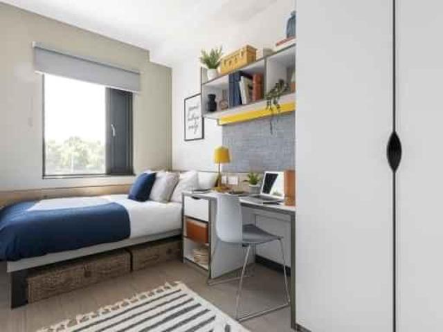 Room for rent in The King's Mile, The Bridge