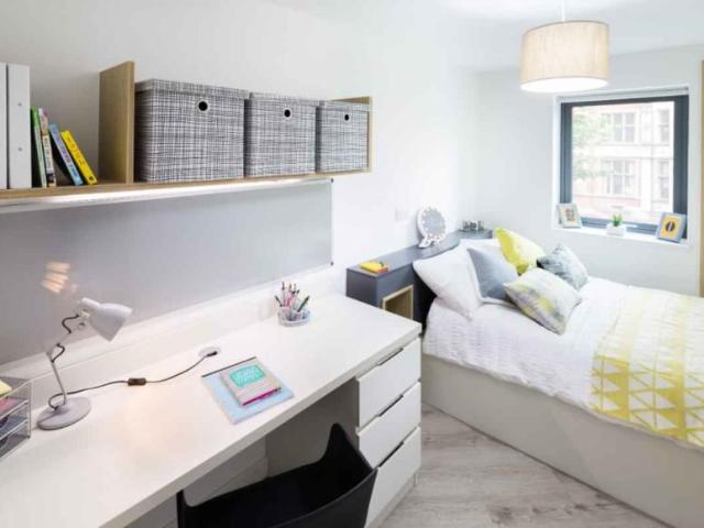 Room for rent in Falcon Lodge, Wales