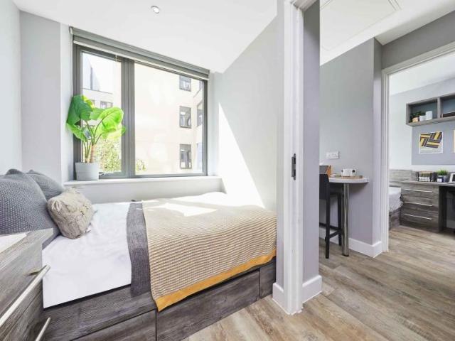 Room for rent in Crockherbtown, Falcon Lodge