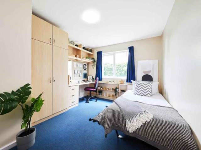Room for rent in Golden Valley, Gloucestershire