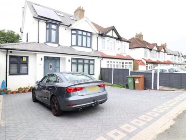 Room for rent in Beddington, Greater London
