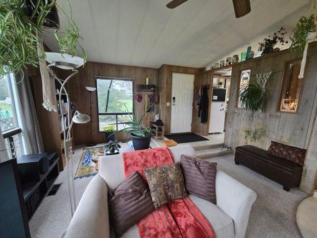 Room for rent in Delta, British Columbia