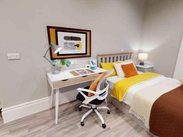 Room for rent in Hillside, Leith