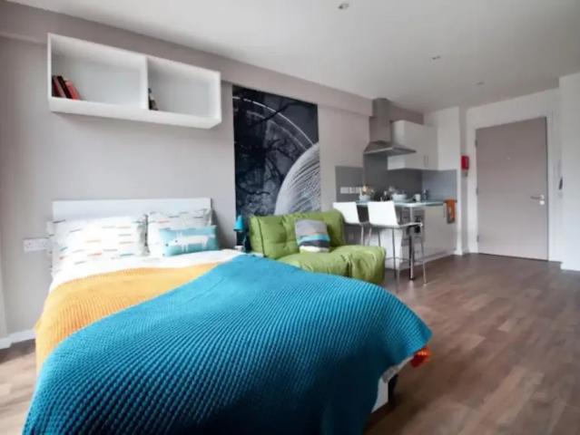 Room for rent in Hillside, Leith