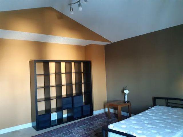 Room for rent in Wedgewood, Alberta