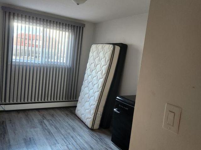 Room for rent in Wedgewood, Alberta