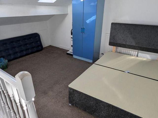 Room for rent in Bradshaw, Lee Bank