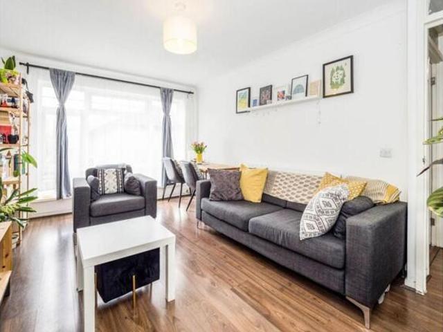 Room for sale in Clayhall, Greater London