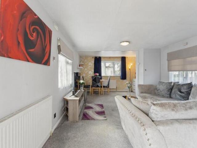 Room for sale in Wexham, George Green