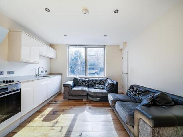 Room for rent in Pachesham Park, Surrey
