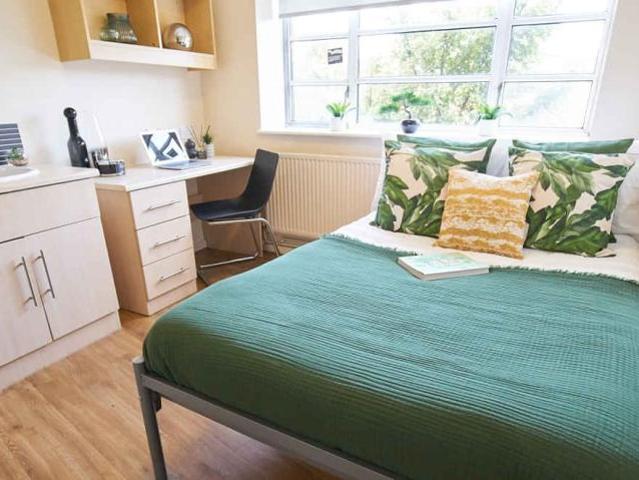 Room for rent in Calderstones