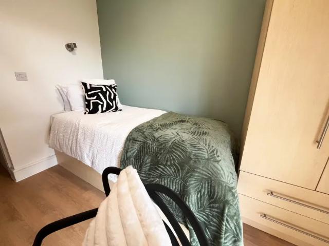 Room for rent in Ropewalks, Calderstones