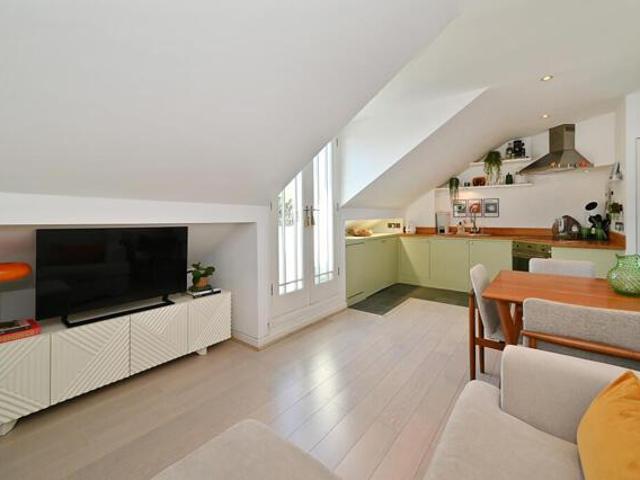 Room for sale in South Hampstead, Greater London