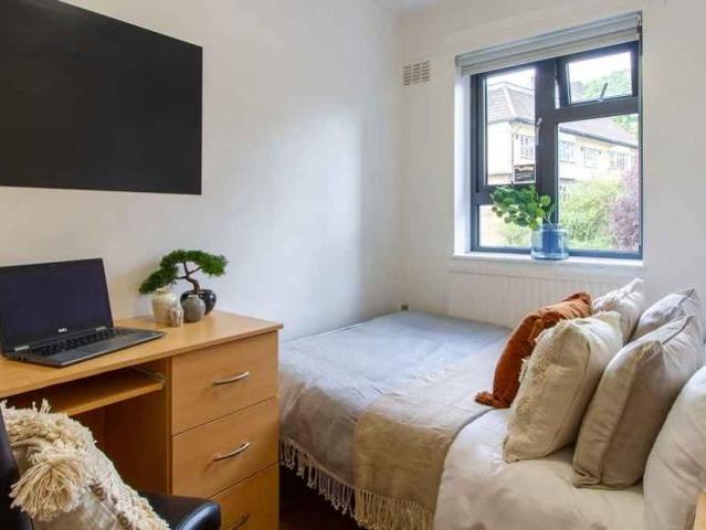 Room for rent in Rotherhithe, Greater London