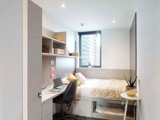 Room for rent in London Borough of Ealing, Park Royal